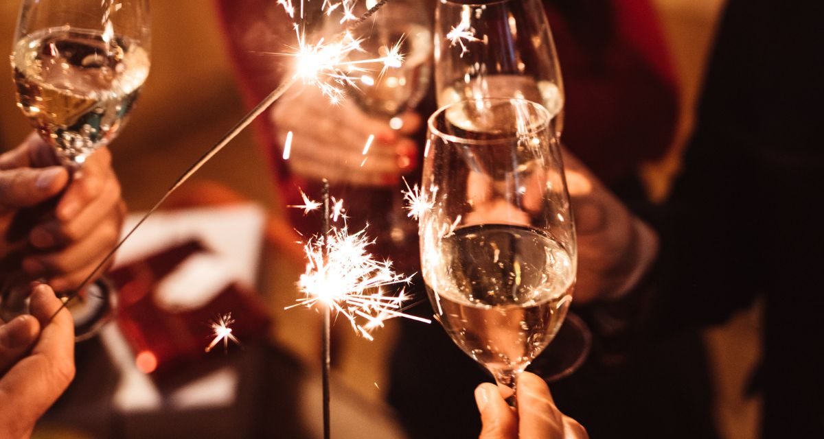 Idei care unesc echipa la petrecerea de final de an