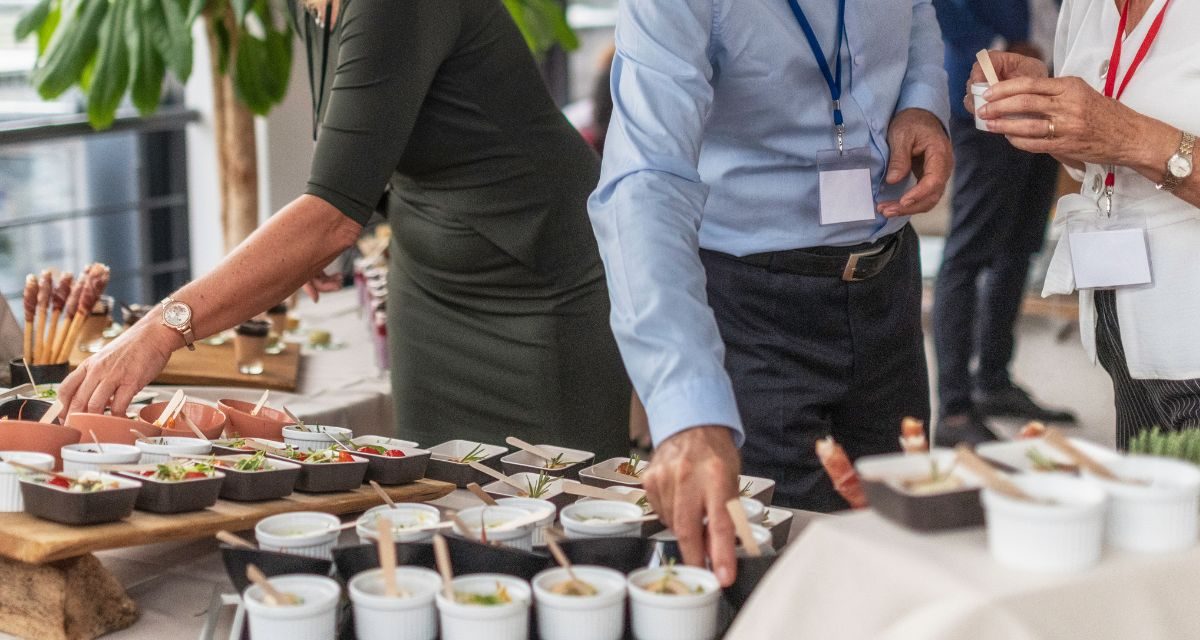 Eveniment corporate pe două zile în 2026: conferință, socializare, cazare