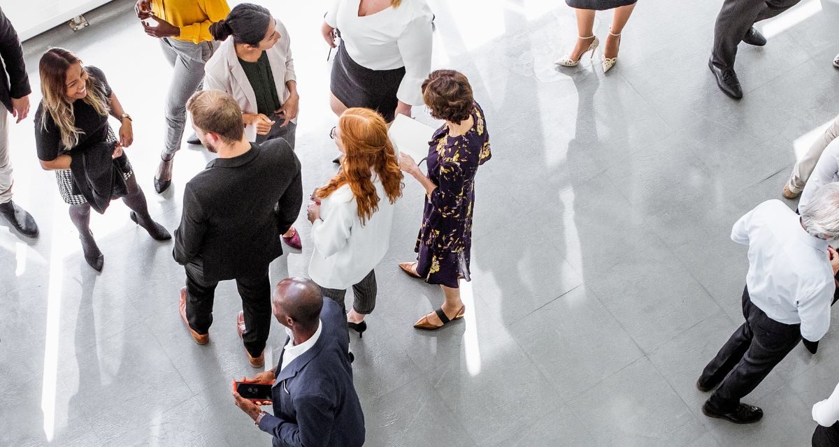 Ce se întâmplă după ce se încheie un eveniment de sales kick-off