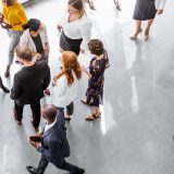 Ce se întâmplă după ce se încheie un eveniment de sales kick-off