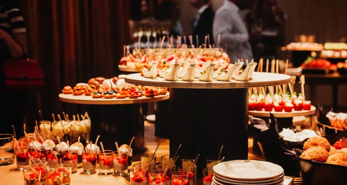 After-work corporate la Zooma: cum organizezi o seară de socializare care chiar relaxează echipa