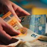 Bugetul petrecerii de Crăciun cum îl optimizezi